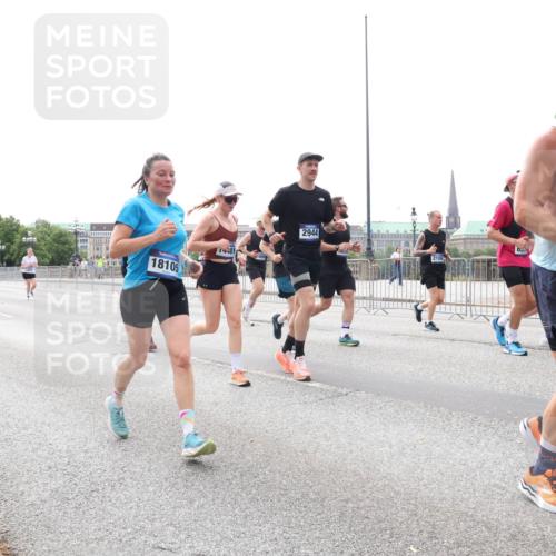 29.06.2025 - hella hamburg halbmarathon Lena Gebhardt http://msf.ph/oto/8408253 29.06.2025 10:24:45 Lombardsbrücke 3132, 18105, 4481, 2944, 5138, 1064, 1352, 1395, 1740, 2108, 2132, 2249, 2280, 2477, 2944, 3053, 3099, 3113, 3132, 3421, 3786, 4008, 4010, 4111, 4162, 4221, 4444, 4464, 4719, 5126, 5138, 5829, 5830, 6261, 6478, 6524, 6526, 6570, 7528, 7975, 8167, 8297, 9063, 9573, 10907, 11400, 11651, 11816, 11817, 12070, 12210, 12303, 13111, 13113, 13380, 13573, 13638, 13711, 14143, 14898, 15124, 15942, 15975, 17185, 17535, 17954, 18194, 18198 meine-sportfotos.de