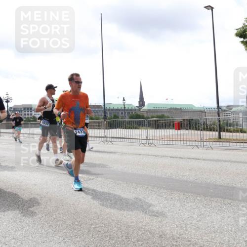 29.06.2025 - hella hamburg halbmarathon Lena Gebhardt http://msf.ph/oto/8408284 29.06.2025 10:41:31 Lombardsbrücke 253, 85, 3532, 14376, 1314, 1317, 1509, 1536, 1542, 1623, 1731, 2153, 2229, 2258, 2805, 3344, 3532, 3533, 3623, 4412, 4415, 4541, 4610, 4638, 4787, 5086, 5225, 5432, 5549, 5688, 5689, 5928, 5942, 6088, 6250, 6320, 6450, 6474, 6618, 6793, 6894, 7022, 7023, 7477, 7661, 7821, 7829, 7968, 8004, 8162, 8163, 8293, 8300, 8301, 8385, 8443, 8586, 8751, 8769, 8848, 8878, 8897, 8992, 9588, 9962, 10181, 10269, 10348, 10407, 10483, 10835, 11011, 11166 meine-sportfotos.de