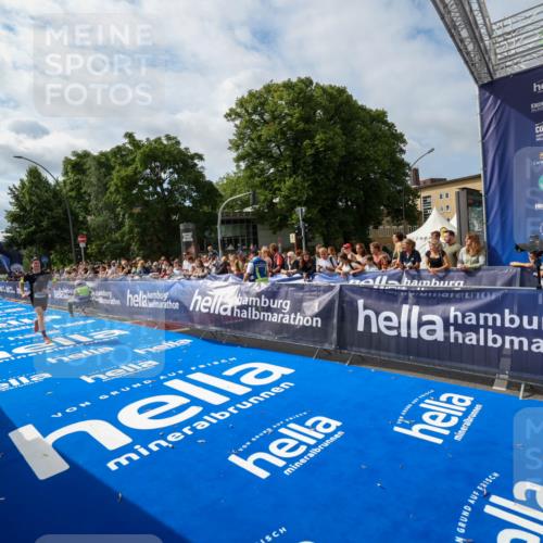 29.06.2025 - hella hamburg halbmarathon Zöllner http://msf.ph/oto/8408289 29.06.2025 10:17:26 Ziel 18694 meine-sportfotos.de