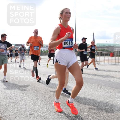 29.06.2025 - hella hamburg halbmarathon Lena Gebhardt http://msf.ph/oto/8408296 29.06.2025 10:16:51 Lombardsbrücke 9208, 17845, 3088, 8619, 18675, 9091, 1117, 1137, 1240, 1244, 1298, 1331, 1348, 1403, 1553, 1602, 1825, 2225, 2347, 2908, 2912, 3030, 3088, 3156, 3176, 3210, 3450, 3484, 3622, 3687, 4478, 5036, 5037, 5929, 5995, 6024, 6328, 6488, 6742, 6941, 6948, 7114, 7115, 7158, 7257, 7345, 7358, 7360, 7376, 7924, 7928, 8263, 8295, 8317, 8513, 8597, 8619, 8645, 8707, 8847, 8857, 8983, 9091, 9208, 9332, 9492, 9664, 9676, 9810, 10076, 10139, 10141, 10232 meine-sportfotos.de
