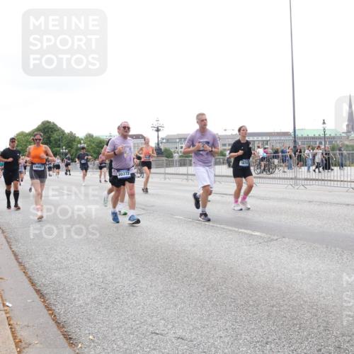 29.06.2025 - hella hamburg halbmarathon Lena Gebhardt http://msf.ph/oto/8408304 29.06.2025 10:50:41 Lombardsbrücke 18067, 20372, 1674, 1129, 1208, 1259, 1828, 1930, 2047, 2200, 2358, 2859, 3184, 3203, 3229, 3647, 3680, 3710, 3805, 3838, 3897, 4168, 4642, 4695, 4771, 4848, 4961, 5119, 5131, 6178, 6680, 7133, 7141, 7161, 7505, 7677, 7938, 8200, 8299, 8779, 8833, 8834, 8986, 9096, 9168, 9933, 10029, 10286, 10437, 10552, 10614, 10636, 10744, 11426, 11577, 11696, 11716, 12079, 12392, 12393, 13887, 14102, 14144, 14534, 14591, 14940, 15017, 15230, 15416 meine-sportfotos.de