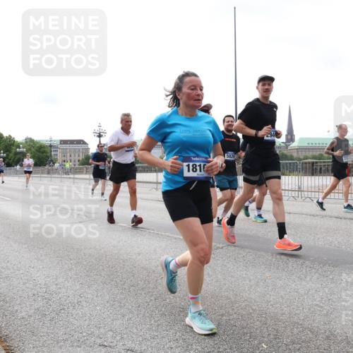29.06.2025 - hella hamburg halbmarathon Lena Gebhardt http://msf.ph/oto/8408306 29.06.2025 10:24:46 Lombardsbrücke 3132, 181, 5829, 294, 652, 1064, 1352, 1395, 1740, 2108, 2132, 2249, 2280, 2477, 2944, 3053, 3099, 3113, 3132, 3421, 3786, 4008, 4010, 4111, 4162, 4221, 4444, 4464, 4719, 5126, 5138, 5829, 5830, 6261, 6478, 6524, 6526, 6570, 7528, 7778, 7975, 8167, 8297, 9063, 9573, 10907, 11400, 11651, 11816, 11817, 12070, 12303, 13111, 13113, 13380, 13573, 13638, 13711, 14143, 14898, 15124, 15942, 15975, 17185, 17535, 17954, 18194, 18198 meine-sportfotos.de