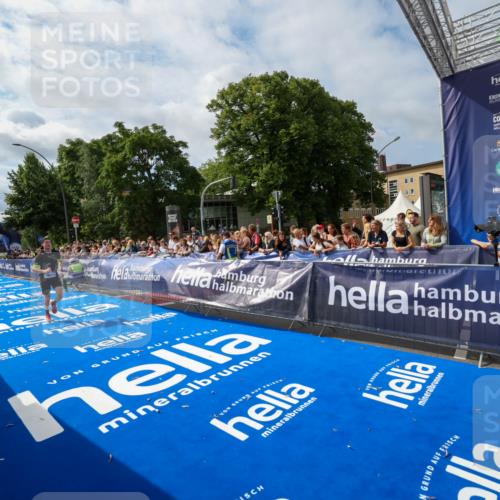 29.06.2025 - hella hamburg halbmarathon Zöllner http://msf.ph/oto/8408307 29.06.2025 10:17:27 Ziel 18694 meine-sportfotos.de
