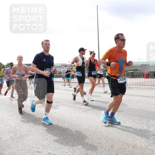 29.06.2025 - hella hamburg halbmarathon Lena Gebhardt http://msf.ph/oto/8408353 29.06.2025 10:41:32 Lombardsbrücke 3532, 3533, 14376, 1314, 1509, 1536, 1542, 1623, 1712, 1731, 2153, 2229, 2258, 2805, 3344, 3532, 3533, 3623, 4412, 4415, 4541, 4610, 4638, 4787, 5086, 5225, 5432, 5688, 5689, 5928, 5942, 6088, 6250, 6320, 6450, 6474, 6618, 6793, 6894, 7022, 7023, 7477, 7661, 7821, 7829, 7968, 8004, 8162, 8163, 8293, 8300, 8301, 8385, 8443, 8586, 8751, 8769, 8848, 8878, 8897, 8992, 9588, 9962, 10181, 10269, 10348, 10407, 10483, 10835, 11011, 11166 meine-sportfotos.de