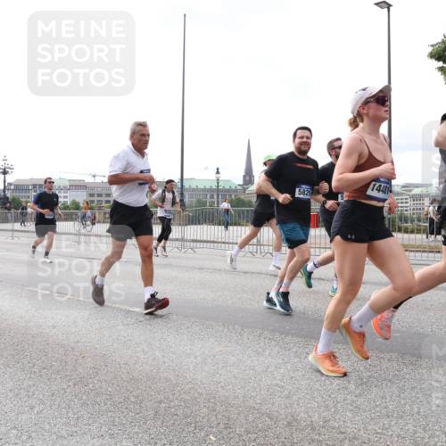 29.06.2025 - hella hamburg halbmarathon Lena Gebhardt http://msf.ph/oto/8408383 29.06.2025 10:24:47 Lombardsbrücke 5829, 14481, 1064, 1352, 1395, 1740, 2108, 2132, 2249, 2280, 2477, 2944, 3053, 3099, 3113, 3132, 3421, 3786, 4008, 4010, 4111, 4162, 4221, 4444, 4464, 5126, 5138, 5829, 5830, 6261, 6478, 6524, 6526, 6570, 7528, 7778, 7975, 9063, 9573, 10907, 11400, 11651, 11816, 11817, 12070, 12303, 13111, 13113, 13380, 13573, 13638, 14143, 14898, 15124, 15153, 15942, 15975, 17185, 17535, 17954, 18194, 18198 meine-sportfotos.de