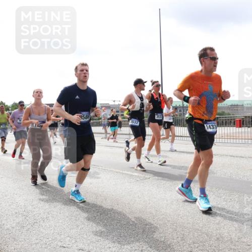 29.06.2025 - hella hamburg halbmarathon Lena Gebhardt http://msf.ph/oto/8408389 29.06.2025 10:41:32 Lombardsbrücke 3586, 1536, 144, 3532, 3533, 14376, 1314, 1509, 1536, 1542, 1623, 1712, 1731, 2153, 2229, 2258, 2805, 3344, 3532, 3533, 3623, 4412, 4415, 4541, 4610, 4638, 4787, 5086, 5225, 5432, 5688, 5689, 5928, 5942, 6088, 6250, 6320, 6450, 6474, 6618, 6793, 6894, 7022, 7023, 7477, 7661, 7821, 7829, 7968, 8004, 8162, 8163, 8293, 8300, 8301, 8385, 8443, 8586, 8751, 8769, 8848, 8878, 8897, 8992, 9588, 9962, 10181, 10269, 10348, 10407, 10483, 10835, 11011, 11166 meine-sportfotos.de