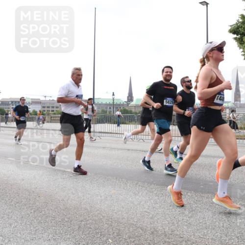 29.06.2025 - hella hamburg halbmarathon Lena Gebhardt http://msf.ph/oto/8408406 29.06.2025 10:24:47 Lombardsbrücke 1221, 5829, 1448, 1064, 1352, 1395, 1740, 2108, 2132, 2249, 2280, 2477, 2944, 3053, 3099, 3113, 3132, 3421, 3786, 4008, 4010, 4111, 4162, 4221, 4444, 4464, 5126, 5138, 5829, 5830, 6261, 6478, 6524, 6526, 6570, 7528, 7778, 7975, 9063, 9573, 10907, 11400, 11651, 11816, 11817, 12070, 12303, 13111, 13113, 13380, 13573, 13638, 14143, 14898, 15124, 15153, 15942, 15975, 17185, 17535, 17954, 18194, 18198 meine-sportfotos.de