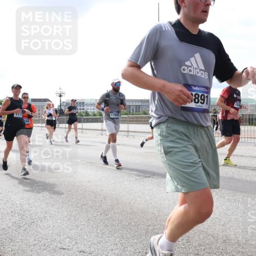 29.06.2025 - hella hamburg halbmarathon Lena Gebhardt http://msf.ph/oto/8408578 29.06.2025 10:16:52 Lombardsbrücke 6941, 17, 208, 17845, 891, 18245, 385, 1117, 1137, 1240, 1244, 1298, 1331, 1348, 1403, 1553, 1602, 1825, 2225, 2347, 2908, 2912, 3030, 3088, 3156, 3176, 3210, 3450, 3484, 3622, 3687, 4478, 5036, 5037, 5929, 5930, 5995, 6024, 6328, 6488, 6742, 6941, 6948, 7114, 7115, 7158, 7257, 7345, 7358, 7360, 7376, 7924, 7928, 8263, 8295, 8317, 8513, 8619, 8707, 8847, 8857, 8983, 9091, 9208, 9332, 9492, 9664, 9676, 9810, 10076, 10232 meine-sportfotos.de
