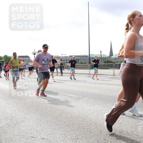 29.06.2025 - hella hamburg halbmarathon Lena Gebhardt http://msf.ph/oto/8408613 29.06.2025 10:41:33 Lombardsbrücke 1043, 1536, 3623, 1314, 1509, 1536, 1542, 1623, 1712, 1731, 2153, 2229, 2258, 2805, 3344, 3532, 3533, 3623, 4412, 4415, 4541, 4610, 4638, 4787, 5086, 5225, 5432, 5688, 5689, 5928, 5942, 6088, 6250, 6320, 6450, 6474, 6618, 6793, 6894, 7022, 7023, 7477, 7661, 7821, 7968, 8004, 8162, 8163, 8293, 8300, 8301, 8385, 8443, 8586, 8751, 8769, 8848, 8878, 8897, 8992, 9588, 9962, 10181, 10269, 10348, 10407, 10483, 10835, 11011, 11166 meine-sportfotos.de
