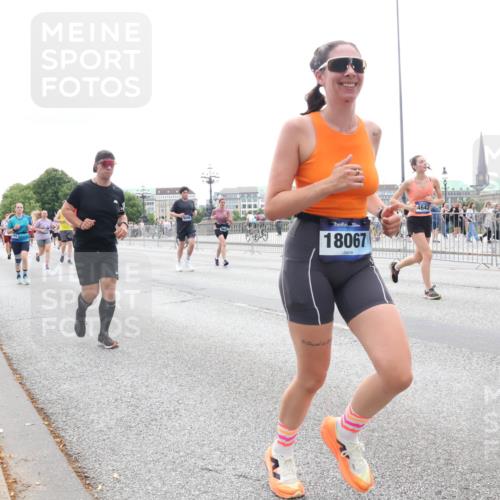 29.06.2025 - hella hamburg halbmarathon Lena Gebhardt http://msf.ph/oto/8408622 29.06.2025 10:50:44 Lombardsbrücke 18067, 4642, 1129, 1208, 1259, 1828, 1930, 2047, 2200, 2358, 2859, 3184, 3203, 3229, 3647, 3680, 3710, 3805, 3838, 3897, 4168, 4642, 4695, 4771, 4848, 4961, 5119, 5131, 6178, 7133, 7141, 7161, 7505, 7677, 7825, 7938, 8200, 8299, 8779, 8833, 8834, 8986, 9096, 9168, 9933, 10029, 10286, 10437, 10552, 10614, 10636, 10744, 11426, 11577, 11696, 12392, 12393, 13887, 14102, 14534, 14591, 14940, 15017, 15230, 15416 meine-sportfotos.de