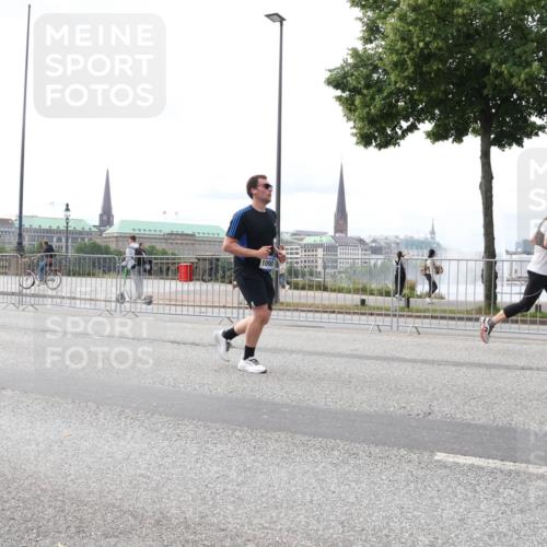 29.06.2025 - hella hamburg halbmarathon Lena Gebhardt http://msf.ph/oto/8408645 29.06.2025 10:24:49 Lombardsbrücke 1090, 1064, 1352, 1395, 1740, 2000, 2108, 2249, 2280, 2477, 2944, 3053, 3099, 3113, 3132, 3421, 3786, 4008, 4010, 4111, 4162, 4221, 4444, 4464, 5126, 5138, 5829, 5830, 6261, 6478, 6570, 7778, 7975, 9573, 10907, 11400, 11651, 11816, 11817, 12070, 12303, 13111, 13113, 13380, 13573, 13638, 14143, 14649, 14898, 15124, 15153, 15942, 15975, 17185, 17535, 17954, 18194, 18198 meine-sportfotos.de