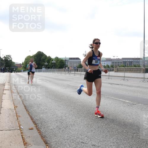 29.06.2025 - hella hamburg halbmarathon Lena Gebhardt http://msf.ph/oto/8408678 29.06.2025 09:37:44 Lombardsbrücke 50, 45, 50, 3944, 12673 meine-sportfotos.de