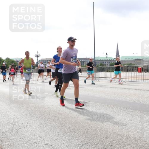 29.06.2025 - hella hamburg halbmarathon Lena Gebhardt http://msf.ph/oto/8408692 29.06.2025 10:41:34 Lombardsbrücke 1536, 10483, 101, 3623, 6793, 689, 1314, 1509, 1536, 1542, 1623, 1712, 1731, 2153, 2229, 2258, 2805, 3344, 3532, 3533, 3623, 4412, 4415, 4541, 4610, 4787, 5086, 5225, 5432, 5688, 5689, 5928, 5942, 6088, 6250, 6320, 6450, 6474, 6618, 6793, 6894, 7022, 7023, 7477, 7661, 7821, 7955, 7968, 8004, 8162, 8163, 8293, 8300, 8301, 8385, 8443, 8586, 8751, 8848, 8878, 8897, 8992, 9588, 9962, 10181, 10269, 10348, 10407, 10483, 10835, 11011, 11166 meine-sportfotos.de