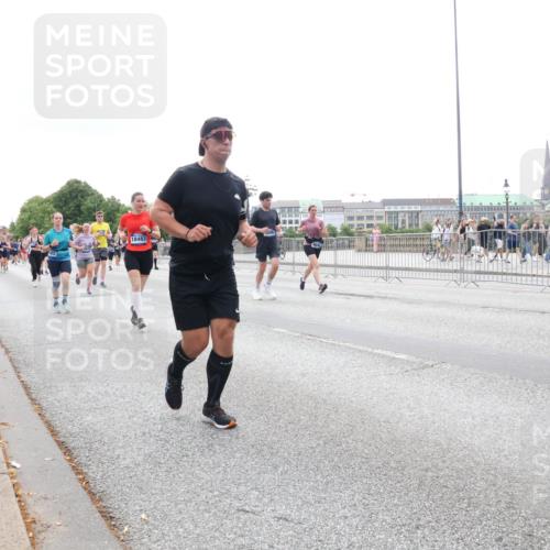 29.06.2025 - hella hamburg halbmarathon Lena Gebhardt http://msf.ph/oto/8408697 29.06.2025 10:50:44 Lombardsbrücke 18483, 342, 1129, 1208, 1259, 1828, 1930, 2047, 2200, 2358, 2859, 3184, 3203, 3229, 3647, 3680, 3710, 3805, 3838, 3897, 4168, 4642, 4695, 4771, 4848, 4961, 5119, 5131, 6178, 7133, 7141, 7161, 7505, 7677, 7825, 7938, 8200, 8299, 8779, 8833, 8834, 8986, 9096, 9168, 9933, 10029, 10286, 10437, 10552, 10614, 10636, 10744, 11426, 11577, 11696, 12392, 12393, 13887, 14102, 14534, 14591, 14940, 15017, 15230, 15416 meine-sportfotos.de