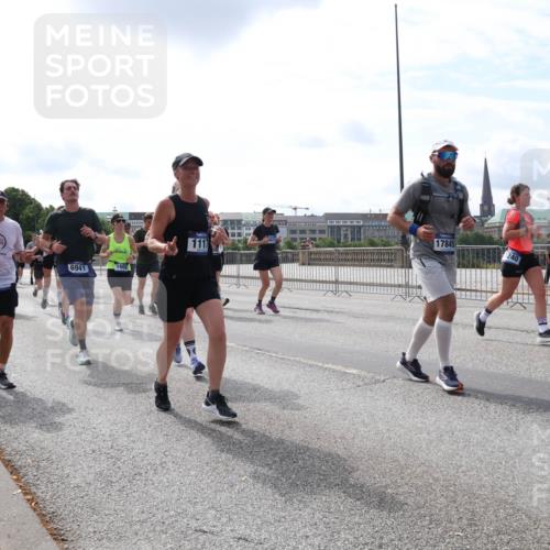29.06.2025 - hella hamburg halbmarathon Lena Gebhardt http://msf.ph/oto/8408725 29.06.2025 10:16:53 Lombardsbrücke 6941, 1602, 1117, 17845, 240, 1117, 1137, 1240, 1244, 1298, 1331, 1348, 1356, 1403, 1553, 1602, 1825, 2225, 2347, 2908, 2912, 3030, 3088, 3156, 3176, 3210, 3450, 3484, 3622, 3687, 4478, 5036, 5037, 5390, 5929, 5930, 5995, 6328, 6488, 6742, 6941, 6948, 7114, 7115, 7158, 7257, 7345, 7358, 7360, 7376, 7924, 7928, 8263, 8295, 8317, 8513, 8558, 8619, 8707, 8847, 8857, 8983, 9091, 9208, 9332, 9492, 9664, 9676, 10076, 10232 meine-sportfotos.de