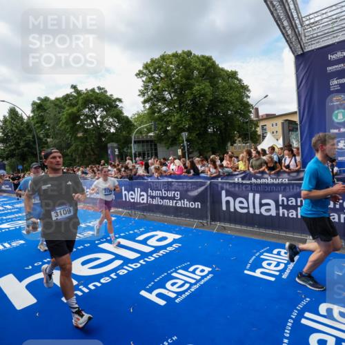 29.06.2025 - hella hamburg halbmarathon Zöllner http://msf.ph/oto/8408727 29.06.2025 10:43:26 Ziel 2653, 3109, 3124, 3146, 3928, 5506, 8664, 10099, 10237, 13348, 15921, 16720, 17391, 18274, 18942, 18987, 19009, 19051 meine-sportfotos.de