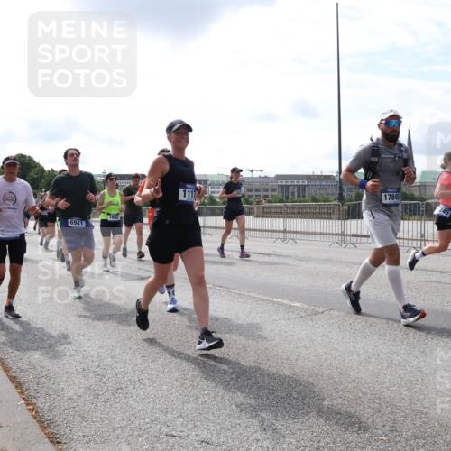 29.06.2025 - hella hamburg halbmarathon Lena Gebhardt http://msf.ph/oto/8408755 29.06.2025 10:16:53 Lombardsbrücke 6941, 1602, 1117, 17845, 240, 1117, 1137, 1240, 1244, 1298, 1331, 1348, 1356, 1403, 1553, 1602, 1825, 2225, 2347, 2908, 2912, 3030, 3088, 3156, 3176, 3210, 3450, 3484, 3622, 3687, 4478, 5036, 5037, 5390, 5929, 5930, 5995, 6328, 6488, 6742, 6941, 6948, 7114, 7115, 7158, 7257, 7345, 7358, 7360, 7376, 7924, 7928, 8263, 8295, 8317, 8513, 8558, 8619, 8707, 8847, 8857, 8983, 9091, 9208, 9332, 9492, 9664, 9676, 10076, 10232 meine-sportfotos.de