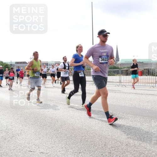 29.06.2025 - hella hamburg halbmarathon Lena Gebhardt http://msf.ph/oto/8408762 29.06.2025 10:41:34 Lombardsbrücke 3344, 1536, 10483, 4610, 10, 3623, 1314, 1509, 1536, 1542, 1623, 1712, 1731, 2153, 2229, 2258, 2805, 3344, 3532, 3533, 3623, 4412, 4415, 4541, 4610, 4787, 5086, 5225, 5432, 5688, 5689, 5928, 5942, 6088, 6250, 6320, 6450, 6474, 6618, 6793, 6894, 7022, 7023, 7477, 7661, 7821, 7955, 7968, 8004, 8162, 8163, 8293, 8300, 8301, 8385, 8443, 8586, 8751, 8848, 8878, 8897, 8992, 9588, 9962, 10181, 10269, 10348, 10407, 10483, 10835, 11011, 11166 meine-sportfotos.de