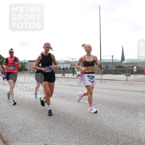 29.06.2025 - hella hamburg halbmarathon Lena Gebhardt http://msf.ph/oto/8408799 29.06.2025 10:24:53 Lombardsbrücke 411, 13113, 638, 11651, 1064, 1352, 1395, 1740, 2000, 2108, 2249, 2280, 2944, 3053, 3099, 3113, 3132, 3421, 3786, 3920, 4008, 4010, 4111, 4221, 4444, 4464, 5126, 5138, 5829, 5830, 6261, 6570, 7778, 8083, 9573, 10907, 11400, 11651, 11816, 11817, 11921, 12070, 12303, 13111, 13113, 13380, 13573, 13638, 14143, 14649, 14898, 15124, 15153, 15679, 15942, 15975, 17185, 17535, 17954, 18194, 18198 meine-sportfotos.de