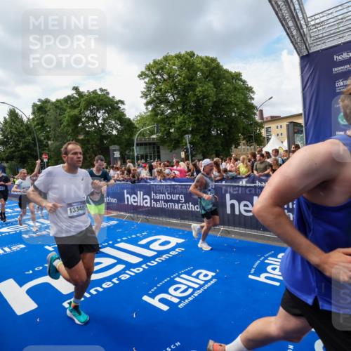 29.06.2025 - hella hamburg halbmarathon Zöllner http://msf.ph/oto/8408834 29.06.2025 10:43:31 Ziel 2653, 3928, 4080, 5124, 5436, 5506, 7635, 8664, 9931, 10237, 10246, 11648, 12623, 13348, 16338, 16720, 17391, 18513, 18810, 18942, 18987, 19009, 19051 meine-sportfotos.de