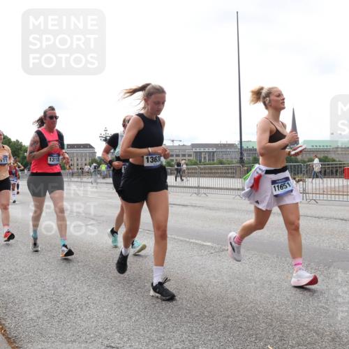 29.06.2025 - hella hamburg halbmarathon Lena Gebhardt http://msf.ph/oto/8408851 29.06.2025 10:24:53 Lombardsbrücke 13113, 1363, 11651, 1064, 1352, 1395, 1740, 2000, 2108, 2249, 2280, 2944, 3053, 3099, 3113, 3132, 3421, 3786, 3920, 4008, 4010, 4111, 4221, 4444, 4464, 5126, 5138, 5829, 5830, 6261, 6570, 7778, 8083, 9573, 10907, 11400, 11651, 11816, 11817, 11921, 12070, 12303, 13111, 13113, 13380, 13573, 13638, 14143, 14649, 14898, 15124, 15153, 15679, 15942, 15975, 17185, 17535, 17954, 18194, 18198 meine-sportfotos.de