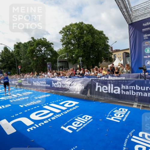 29.06.2025 - hella hamburg halbmarathon Zöllner http://msf.ph/oto/8408878 29.06.2025 10:18:49 Ziel 15495 meine-sportfotos.de