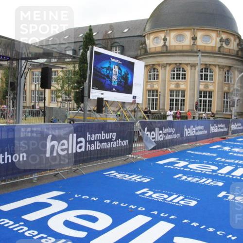 29.06.2025 - hella hamburg halbmarathon Michael Strokosch http://msf.ph/oto/8408883 29.06.2025 08:37:01 Ziel  meine-sportfotos.de
