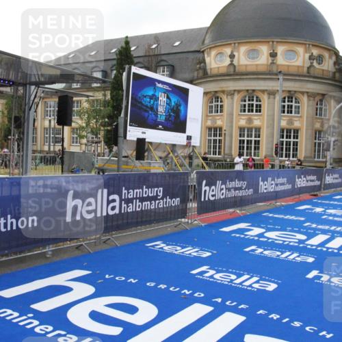 29.06.2025 - hella hamburg halbmarathon Michael Strokosch http://msf.ph/oto/8408890 29.06.2025 08:37:02 Ziel  meine-sportfotos.de