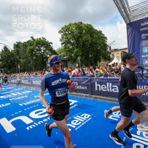 29.06.2025 - hella hamburg halbmarathon Zöllner http://msf.ph/oto/8408901 29.06.2025 10:43:33 Ziel 3928, 4080, 5124, 5436, 5506, 7635, 8664, 9931, 10237, 10246, 11648, 12623, 14484, 16338, 17391, 18513, 18775, 18810, 18942, 19051, 19229 meine-sportfotos.de