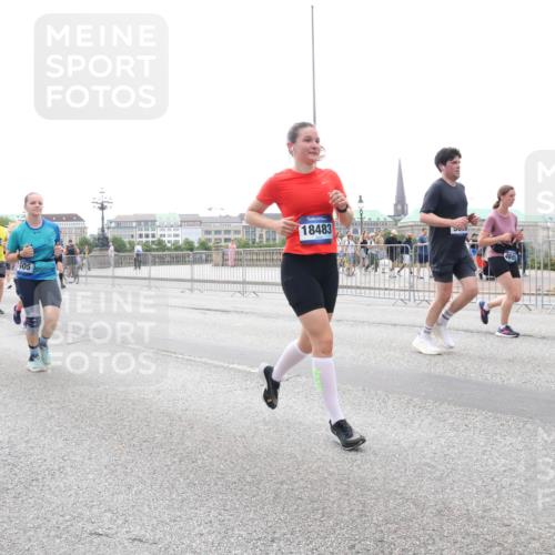 29.06.2025 - hella hamburg halbmarathon Lena Gebhardt http://msf.ph/oto/8408907 29.06.2025 10:50:47 Lombardsbrücke 505, 18483, 4695, 1129, 1208, 1259, 1828, 1930, 2047, 2200, 2358, 2859, 3184, 3203, 3229, 3647, 3680, 3838, 4642, 4695, 4771, 4848, 4961, 5119, 5131, 5286, 5289, 6178, 7133, 7141, 7161, 7505, 7677, 7770, 7771, 7825, 7938, 8200, 8299, 8779, 8833, 8834, 8986, 9096, 9168, 9933, 10029, 10437, 10552, 10614, 10636, 10744, 11052, 11252, 11577, 11696, 12392, 12393, 13887, 14102, 14534, 14591, 15017, 15230, 15416 meine-sportfotos.de