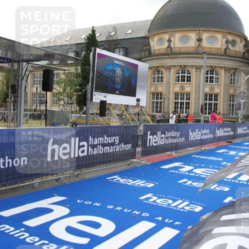 29.06.2025 - hella hamburg halbmarathon Michael Strokosch http://msf.ph/oto/8408913 29.06.2025 08:38:16 Ziel  meine-sportfotos.de