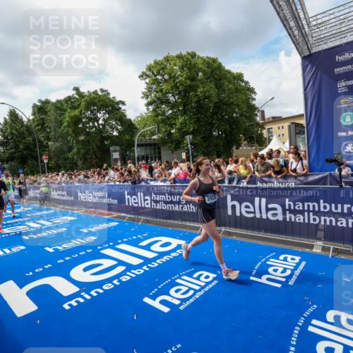 29.06.2025 - hella hamburg halbmarathon Zöllner http://msf.ph/oto/8408918 29.06.2025 10:43:34 Ziel 3928, 4080, 5124, 5436, 5506, 7635, 8664, 9931, 10246, 11648, 12623, 14484, 16338, 18513, 18775, 18810, 18942, 19229 meine-sportfotos.de
