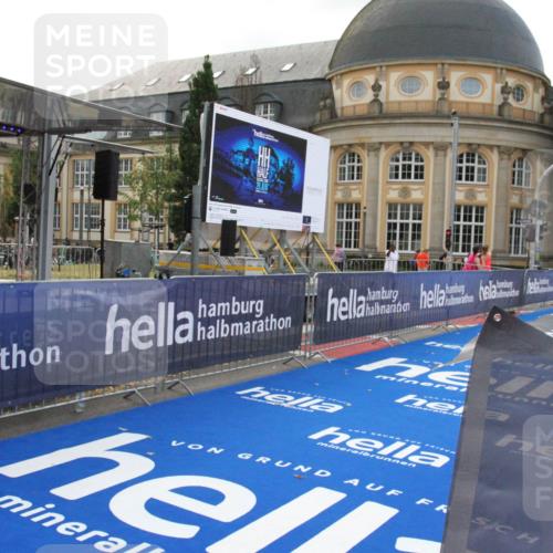 29.06.2025 - hella hamburg halbmarathon Michael Strokosch http://msf.ph/oto/8408919 29.06.2025 08:38:17 Ziel  meine-sportfotos.de