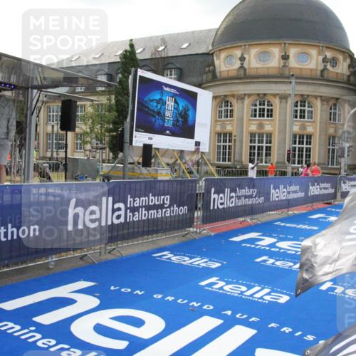 29.06.2025 - hella hamburg halbmarathon Michael Strokosch http://msf.ph/oto/8408947 29.06.2025 08:38:27 Ziel  meine-sportfotos.de