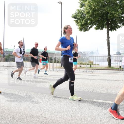 29.06.2025 - hella hamburg halbmarathon Lena Gebhardt http://msf.ph/oto/8408967 29.06.2025 10:41:35 Lombardsbrücke 1536, 6793, 10, 1314, 1509, 1536, 1542, 1623, 1712, 1731, 2153, 2229, 2258, 2805, 3344, 3532, 3533, 3623, 4412, 4415, 4541, 4610, 4787, 5225, 5432, 5688, 5689, 5928, 5942, 6088, 6250, 6320, 6450, 6474, 6618, 6793, 6894, 7022, 7023, 7477, 7661, 7821, 7955, 7968, 8004, 8162, 8163, 8293, 8300, 8301, 8385, 8443, 8586, 8751, 8848, 8878, 8897, 8992, 9467, 9588, 9962, 10181, 10348, 10407, 10483, 10835, 11011, 11166 meine-sportfotos.de