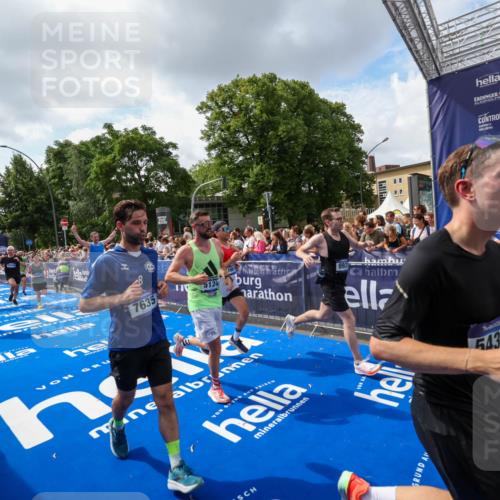 29.06.2025 - hella hamburg halbmarathon Zöllner http://msf.ph/oto/8408985 29.06.2025 10:43:37 Ziel 3116, 4080, 5124, 5436, 7635, 9931, 10246, 11648, 12623, 13996, 14484, 14690, 16338, 17912, 18513, 18775, 18810, 19229 meine-sportfotos.de