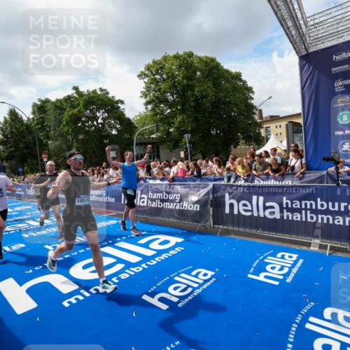 29.06.2025 - hella hamburg halbmarathon Zöllner http://msf.ph/oto/8409007 29.06.2025 10:43:38 Ziel 3116, 4080, 5124, 7635, 10246, 11648, 12623, 13996, 14484, 14690, 16338, 17912, 18449, 18513, 18775, 18810, 19229 meine-sportfotos.de