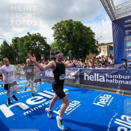 29.06.2025 - hella hamburg halbmarathon Zöllner http://msf.ph/oto/8409014 29.06.2025 10:43:38 Ziel 3116, 4080, 5124, 7635, 10246, 11648, 12623, 13996, 14484, 14690, 16338, 17912, 18449, 18513, 18775, 18810, 19229 meine-sportfotos.de