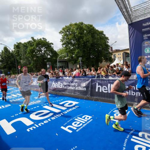 29.06.2025 - hella hamburg halbmarathon Zöllner http://msf.ph/oto/8409041 29.06.2025 10:43:39 Ziel 3116, 4080, 4318, 9114, 10246, 11648, 12623, 13421, 13996, 14484, 14690, 15328, 15932, 16338, 17912, 18449, 18513, 18775, 19229 meine-sportfotos.de