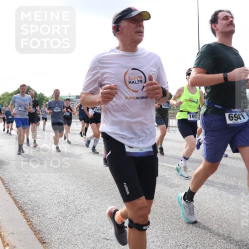 29.06.2025 - hella hamburg halbmarathon Lena Gebhardt http://msf.ph/oto/8409046 29.06.2025 10:16:55 Lombardsbrücke 10320, 10314, 13365, 6328, 143, 18676, 1602, 6941, 1117, 1137, 1240, 1298, 1331, 1348, 1356, 1403, 1553, 1602, 1825, 2225, 2347, 2908, 2912, 3088, 3156, 3176, 3210, 3450, 3484, 3622, 3687, 4478, 5036, 5037, 5390, 5929, 5930, 5995, 6328, 6488, 6742, 6941, 6948, 7114, 7115, 7158, 7257, 7345, 7358, 7360, 7376, 7924, 7928, 8263, 8295, 8317, 8513, 8558, 8619, 8707, 8847, 8857, 8983, 9091, 9208, 9332, 9492, 9664, 9676, 10076, 10232 meine-sportfotos.de