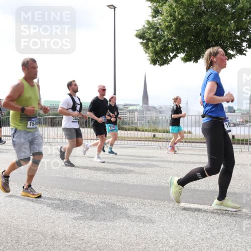 29.06.2025 - hella hamburg halbmarathon Lena Gebhardt http://msf.ph/oto/8409050 29.06.2025 10:41:36 Lombardsbrücke 1536, 334, 6793, 5000, 1314, 1509, 1536, 1542, 1623, 1648, 1712, 1731, 2153, 2229, 2258, 2805, 3344, 3532, 3533, 3623, 4412, 4415, 4541, 4610, 4787, 5225, 5432, 5688, 5689, 5928, 5942, 6088, 6250, 6320, 6450, 6618, 6793, 6894, 7022, 7023, 7477, 7821, 7955, 7968, 8004, 8162, 8163, 8293, 8300, 8301, 8385, 8443, 8586, 8751, 8848, 8878, 8897, 8992, 9467, 9588, 9962, 10181, 10348, 10483, 10835, 11011, 11166 meine-sportfotos.de