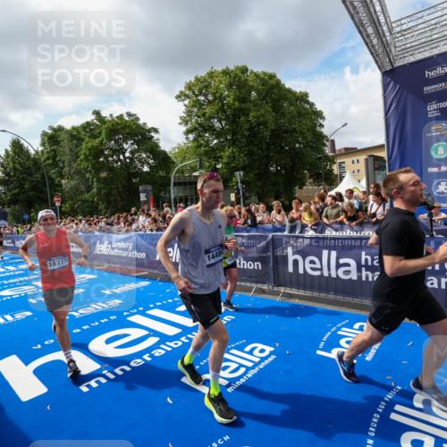 29.06.2025 - hella hamburg halbmarathon Zöllner http://msf.ph/oto/8409055 29.06.2025 10:43:40 Ziel 3116, 4080, 4318, 9114, 12623, 13421, 13996, 14484, 14690, 15328, 15932, 17912, 18449, 18775, 19229 meine-sportfotos.de