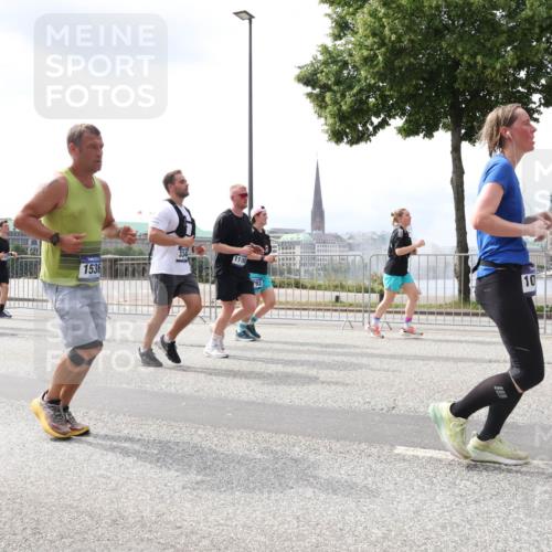 29.06.2025 - hella hamburg halbmarathon Lena Gebhardt http://msf.ph/oto/8409088 29.06.2025 10:41:36 Lombardsbrücke 334, 11166, 1536, 793, 1314, 1509, 1536, 1542, 1623, 1648, 1712, 1731, 2153, 2229, 2258, 2805, 3344, 3532, 3533, 3623, 4412, 4415, 4541, 4610, 4787, 5225, 5432, 5688, 5689, 5928, 5942, 6088, 6250, 6320, 6450, 6618, 6793, 6894, 7022, 7023, 7477, 7821, 7955, 7968, 8004, 8162, 8163, 8293, 8300, 8301, 8385, 8443, 8586, 8751, 8848, 8878, 8897, 8992, 9467, 9588, 9962, 10181, 10348, 10483, 10835, 11011, 11166 meine-sportfotos.de