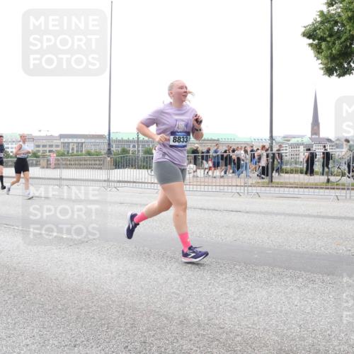 29.06.2025 - hella hamburg halbmarathon Lena Gebhardt http://msf.ph/oto/8409092 29.06.2025 10:50:49 Lombardsbrücke 1928, 05, 8833, 1129, 1203, 1208, 1259, 1404, 1828, 1930, 2047, 2200, 2358, 2859, 3184, 3203, 3229, 3647, 3680, 3838, 4642, 4695, 4771, 4848, 4961, 5131, 5286, 5289, 6178, 7133, 7141, 7161, 7505, 7677, 7770, 7771, 7825, 7938, 8200, 8299, 8779, 8833, 8834, 8986, 9096, 9168, 9933, 10029, 10437, 10552, 10614, 10636, 10744, 11052, 11252, 11577, 12392, 12393, 13887, 14102, 14534, 14591, 15017, 15230, 15416 meine-sportfotos.de