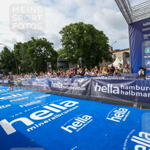 29.06.2025 - hella hamburg halbmarathon Zöllner http://msf.ph/oto/8409145 29.06.2025 10:19:00 Ziel 11342 meine-sportfotos.de