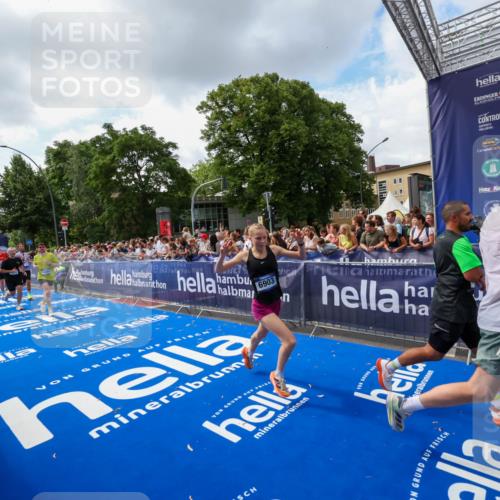 29.06.2025 - hella hamburg halbmarathon Zöllner http://msf.ph/oto/8409189 29.06.2025 10:43:49 Ziel 1976, 3437, 5692, 6903, 6991, 7185, 9159, 9374, 11153, 11778, 11848, 13897, 14201, 14210, 15512, 16062, 16105, 18650, 19090 meine-sportfotos.de