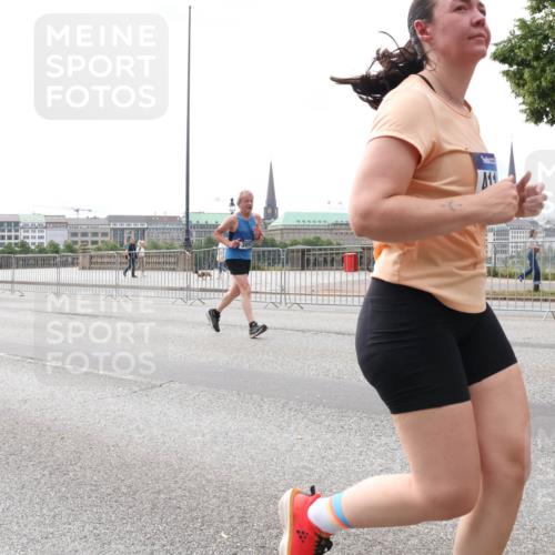 29.06.2025 - hella hamburg halbmarathon Lena Gebhardt http://msf.ph/oto/8409201 29.06.2025 10:24:56 Lombardsbrücke 17535, 1352, 1395, 1740, 2000, 2108, 2249, 2280, 2944, 3053, 3099, 3113, 3132, 3421, 3920, 3961, 3963, 4008, 4010, 4111, 4221, 4444, 5126, 5138, 5829, 5830, 6261, 6570, 7778, 8083, 9573, 10907, 11400, 11651, 11816, 11817, 11921, 12070, 12303, 13111, 13113, 13638, 14649, 14898, 15124, 15153, 15679, 15942, 15975, 17185, 17535, 17954, 18194, 18198 meine-sportfotos.de