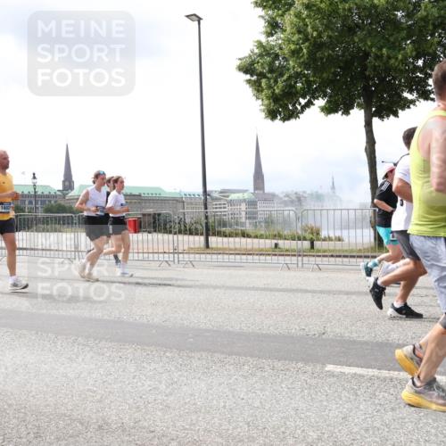 29.06.2025 - hella hamburg halbmarathon Lena Gebhardt http://msf.ph/oto/8409258 29.06.2025 10:41:37 Lombardsbrücke 4610, 16021, 1314, 1509, 1536, 1542, 1623, 1648, 1712, 1731, 2153, 2229, 2258, 2805, 3344, 3532, 3533, 3623, 4412, 4415, 4541, 4610, 4787, 5432, 5688, 5689, 5928, 5942, 6088, 6137, 6250, 6320, 6450, 6618, 6793, 6894, 7022, 7023, 7477, 7821, 7955, 7968, 8004, 8162, 8163, 8293, 8300, 8301, 8385, 8443, 8586, 8751, 8848, 8878, 8897, 8992, 9467, 9588, 10181, 10348, 10483, 11011, 11166 meine-sportfotos.de
