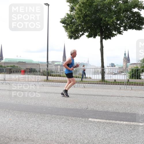 29.06.2025 - hella hamburg halbmarathon Lena Gebhardt http://msf.ph/oto/8409308 29.06.2025 10:24:57 Lombardsbrücke 1352, 1395, 1740, 2000, 2108, 2249, 2280, 2944, 3053, 3099, 3113, 3132, 3421, 3920, 3961, 3963, 4008, 4010, 4111, 4221, 4444, 5126, 5138, 5814, 5829, 5830, 6261, 6570, 7778, 8083, 8962, 9573, 10907, 11400, 11651, 11816, 11817, 11921, 12070, 12303, 13111, 13113, 13638, 14086, 14649, 14898, 15124, 15153, 15679, 15942, 15975, 17185, 17535, 17954, 18194, 18198 meine-sportfotos.de
