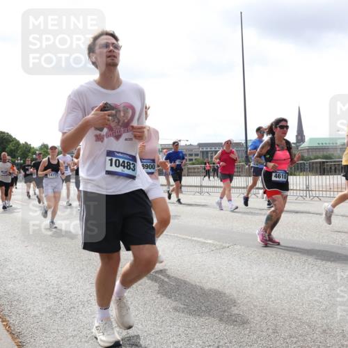 29.06.2025 - hella hamburg halbmarathon Lena Gebhardt http://msf.ph/oto/8409324 29.06.2025 10:41:38 Lombardsbrücke 13622, 8992, 7022, 14725, 10483, 8900, 1438, 4610, 1602, 1314, 1509, 1536, 1542, 1623, 1648, 1712, 1731, 2153, 2229, 2258, 3344, 3459, 3460, 3532, 3533, 3623, 4412, 4415, 4541, 4610, 4787, 5432, 5688, 5689, 5928, 5942, 6137, 6250, 6320, 6450, 6618, 6793, 6894, 7022, 7023, 7477, 7821, 7955, 7968, 8004, 8162, 8163, 8293, 8300, 8301, 8385, 8443, 8586, 8848, 8878, 8897, 8992, 9467, 9588, 10181, 10348, 10483, 11011, 11166 meine-sportfotos.de